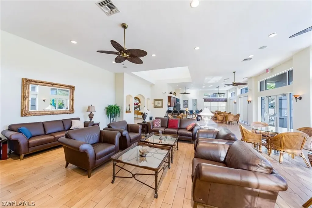 4758 Stratford Court Naples FL 34105