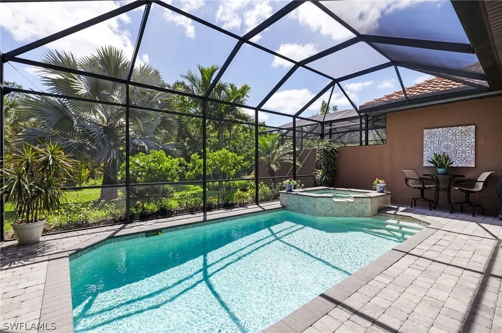 Naples FL, 6648 Roma Way