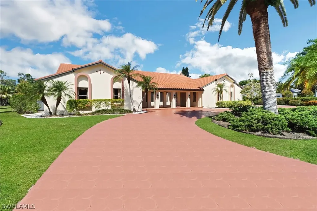 Naples FL, 4724 Oak Leaf Drive