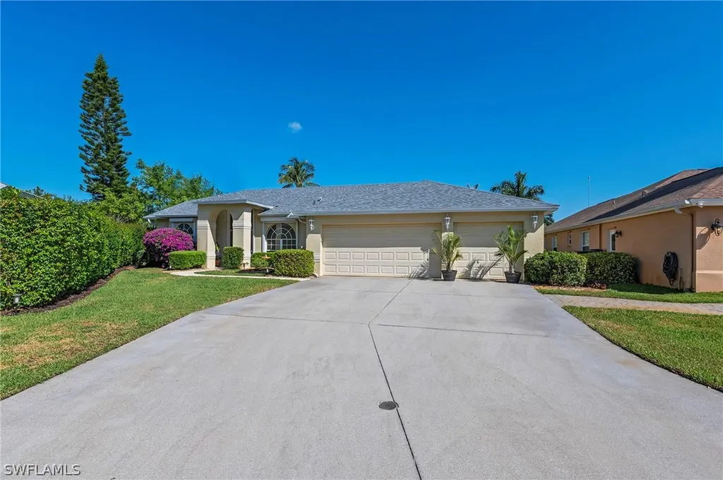 5021 Brixton Court Naples FL 34104