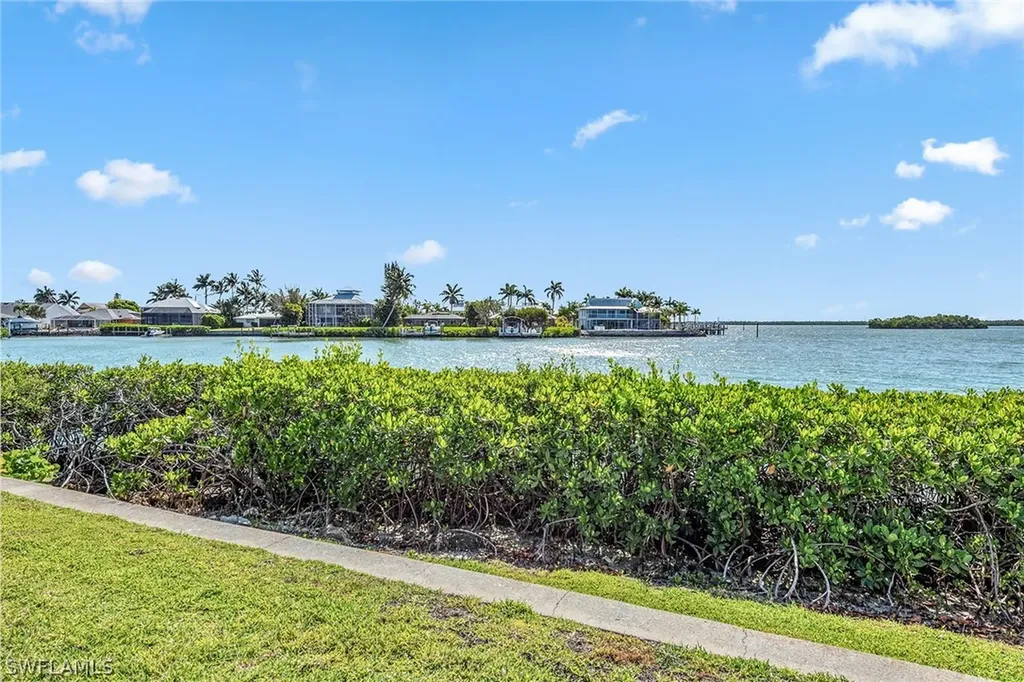 330 Kon Tiki Drive Naples FL 34113