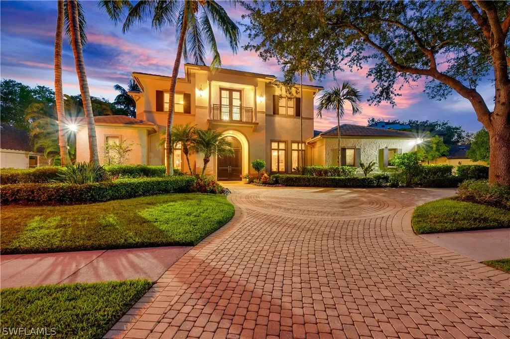 Naples FL, 2085 Mission Drive