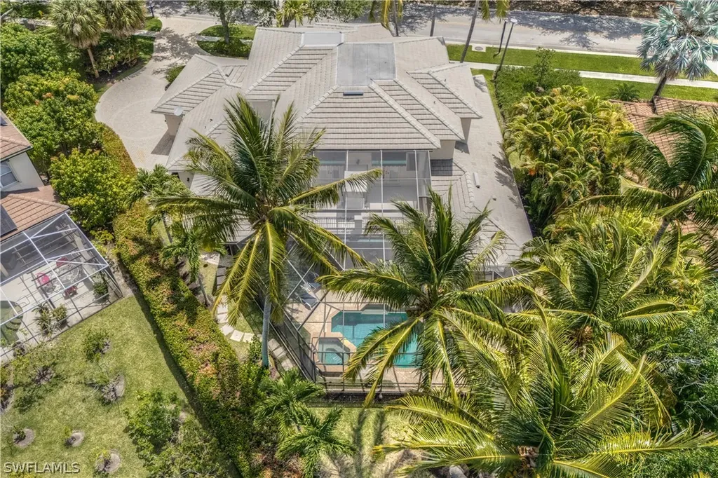 2085 Mission Drive Naples FL 34109