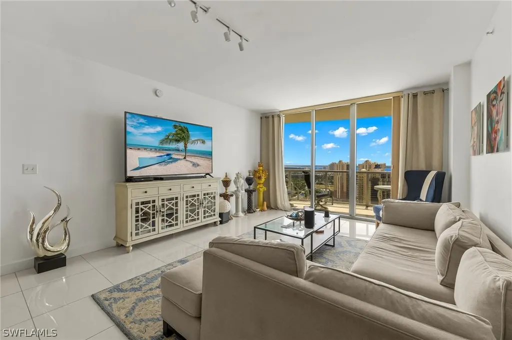 3000 Oasis Grand Boulevard Fort Myers FL 33916