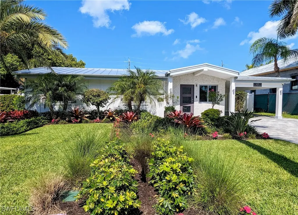 625 10th Street N Naples FL 34102