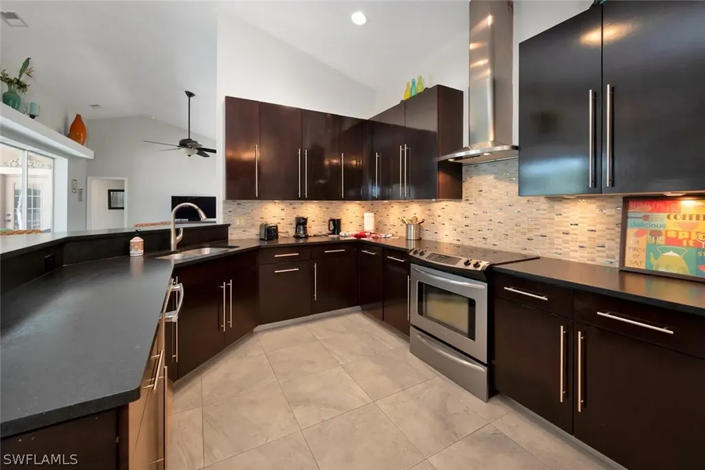 1013 Tivoli Court Naples FL 34104