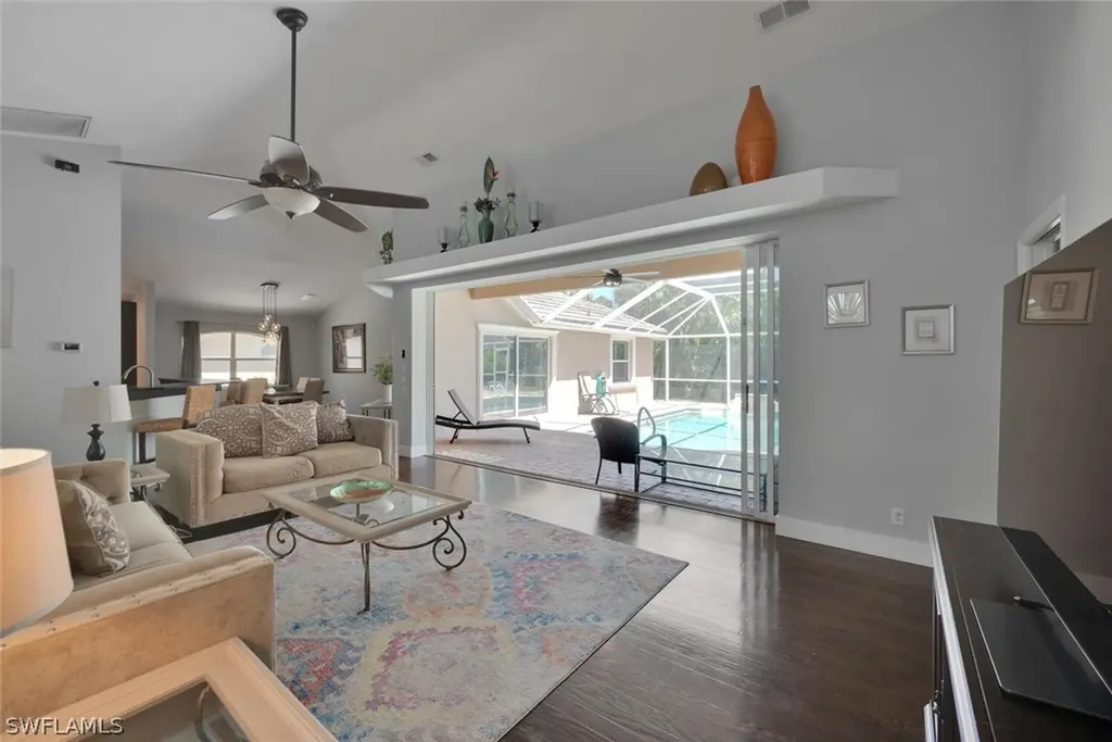 1013 Tivoli Court Naples FL 34104