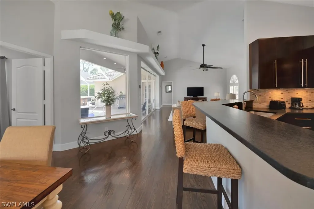 1013 Tivoli Court Naples FL 34104