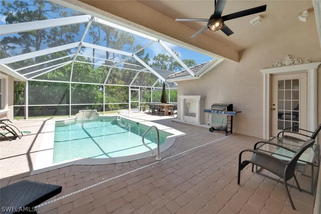 1013 Tivoli Court Naples FL 34104