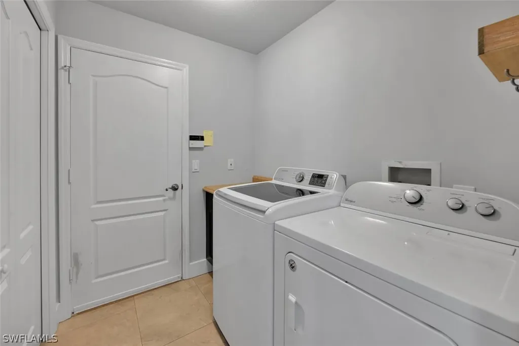 1013 Tivoli Court Naples FL 34104