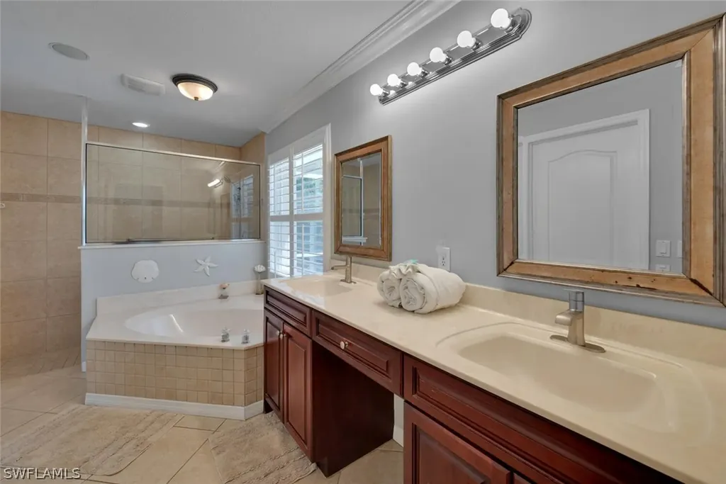 1013 Tivoli Court Naples FL 34104
