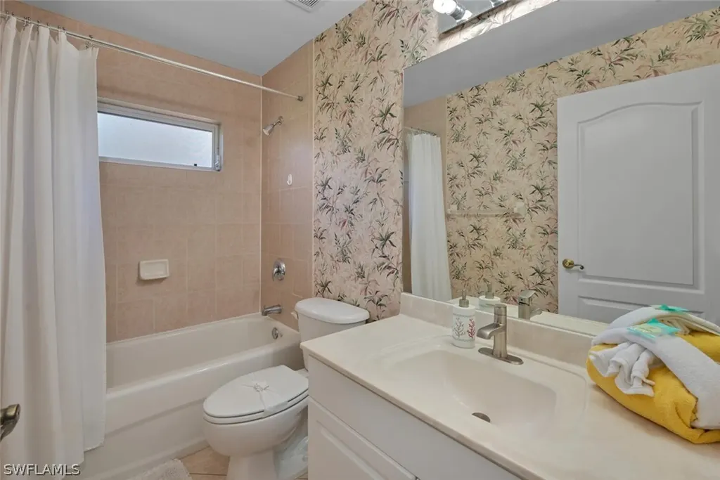 1013 Tivoli Court Naples FL 34104
