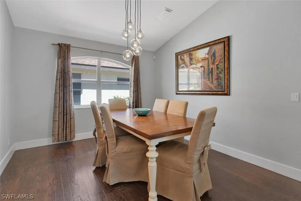 1013 Tivoli Court Naples FL 34104