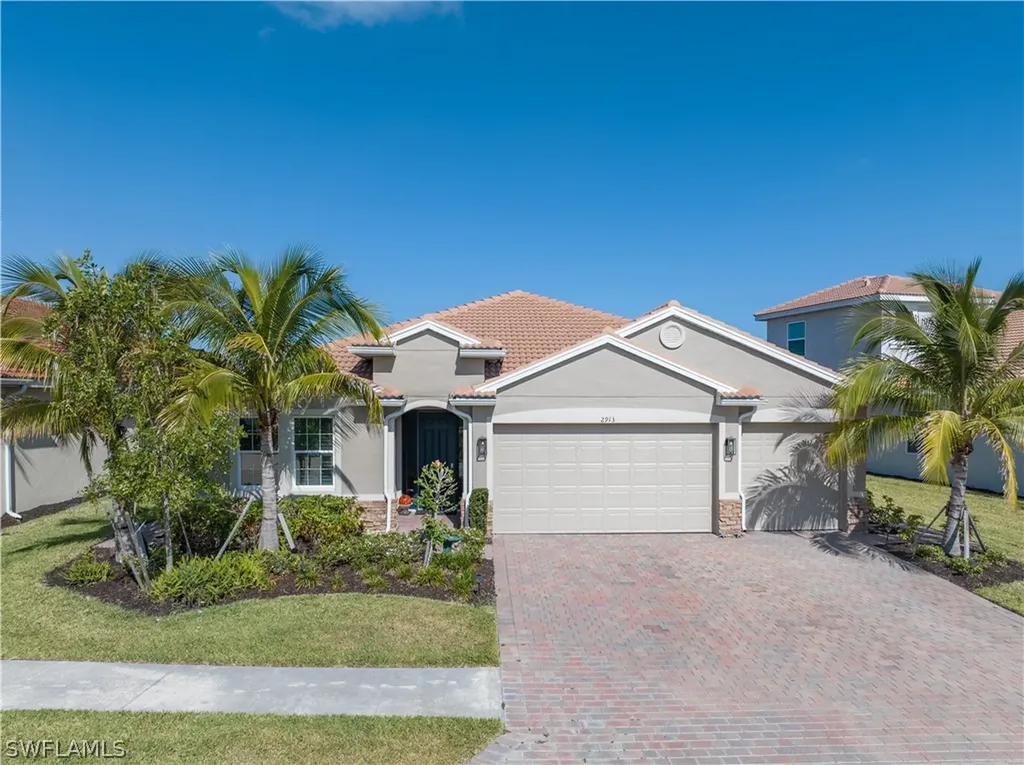 2913 Royal Gardens Avenue Fort Myers FL 33916