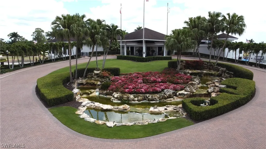 40 Water Oaks Way Naples FL 34105