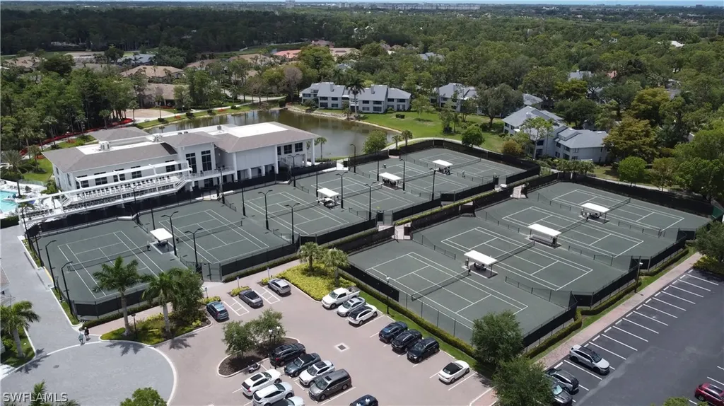 40 Water Oaks Way Naples FL 34105