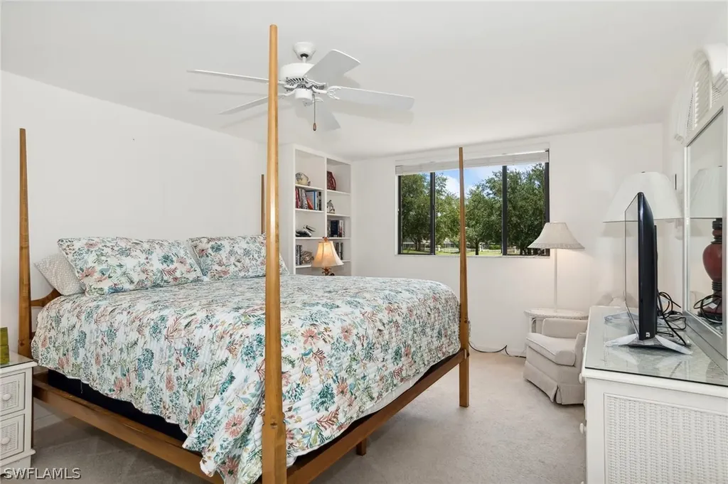 40 Water Oaks Way Naples FL 34105