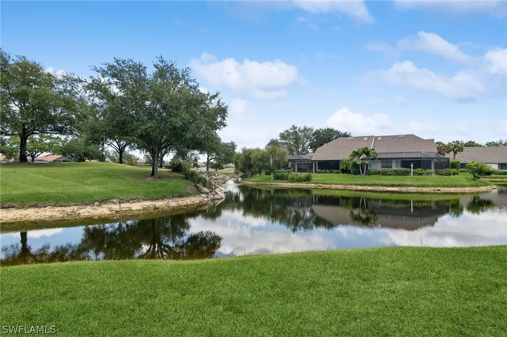 40 Water Oaks Way Naples FL 34105