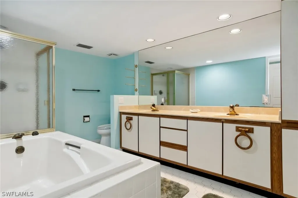 40 Water Oaks Way Naples FL 34105