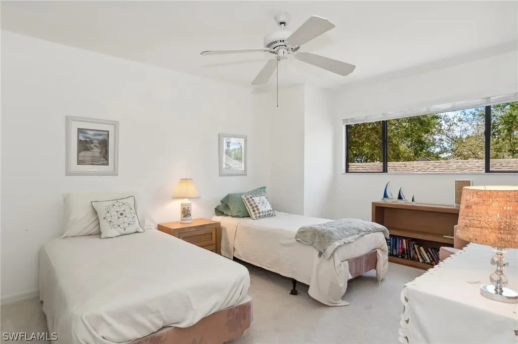 40 Water Oaks Way Naples FL 34105