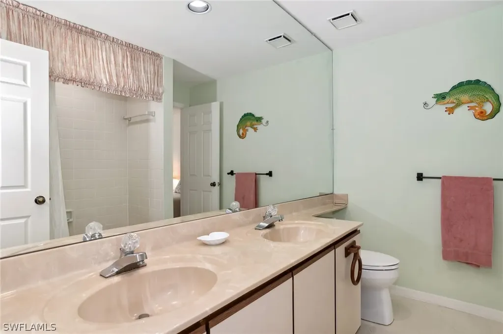 40 Water Oaks Way Naples FL 34105