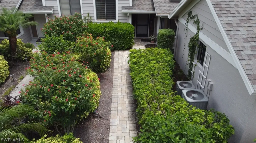 40 Water Oaks Way Naples FL 34105