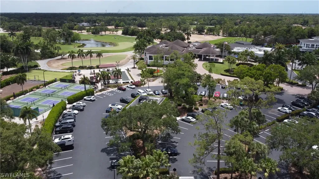 40 Water Oaks Way Naples FL 34105