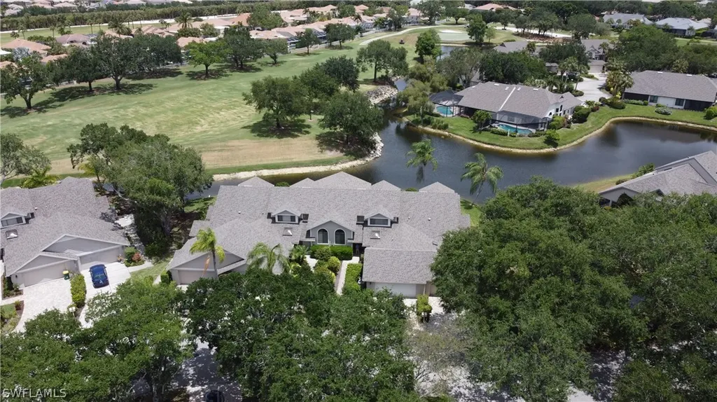 40 Water Oaks Way Naples FL 34105