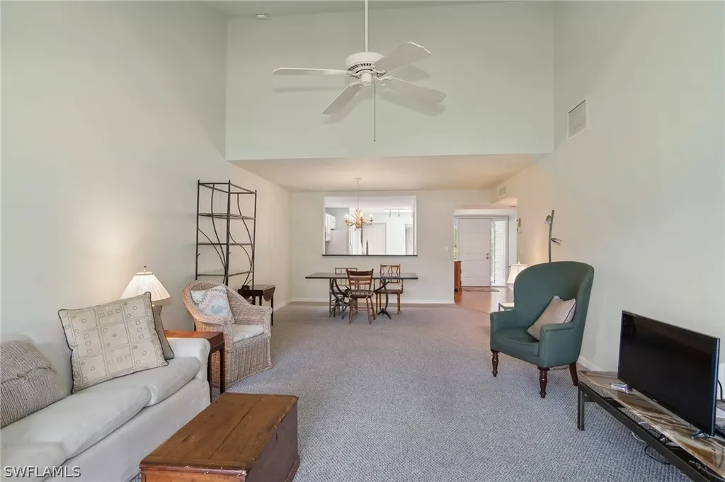 40 Water Oaks Way Naples FL 34105