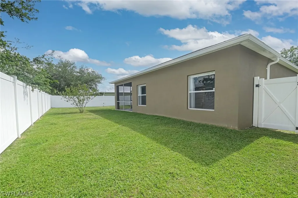 2743 Nature Pointe Loop Fort Myers FL 33905