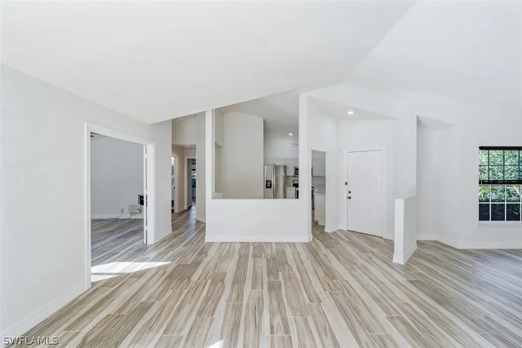 118 Fountain Circle Naples FL 34119