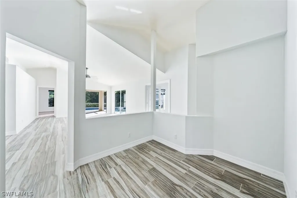 118 Fountain Circle Naples FL 34119