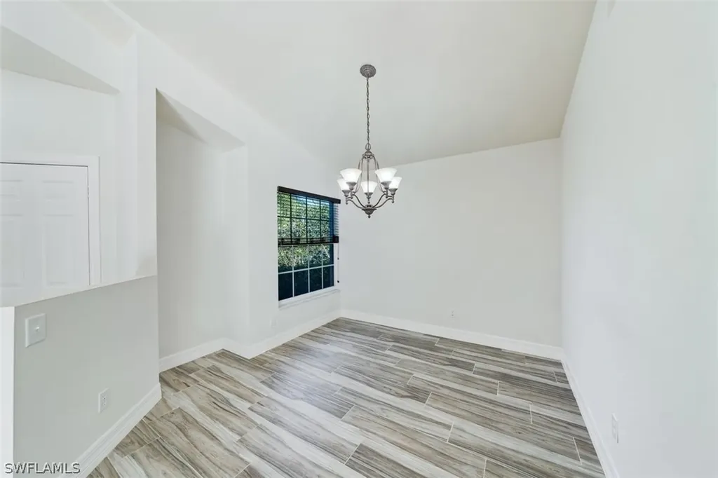 118 Fountain Circle Naples FL 34119