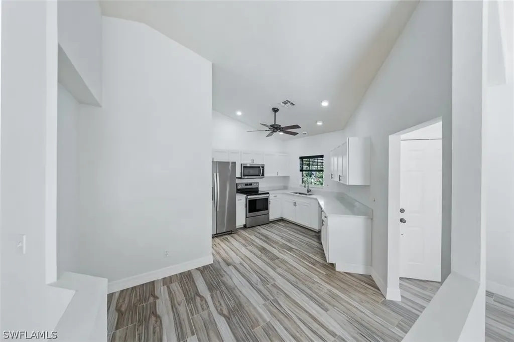 118 Fountain Circle Naples FL 34119