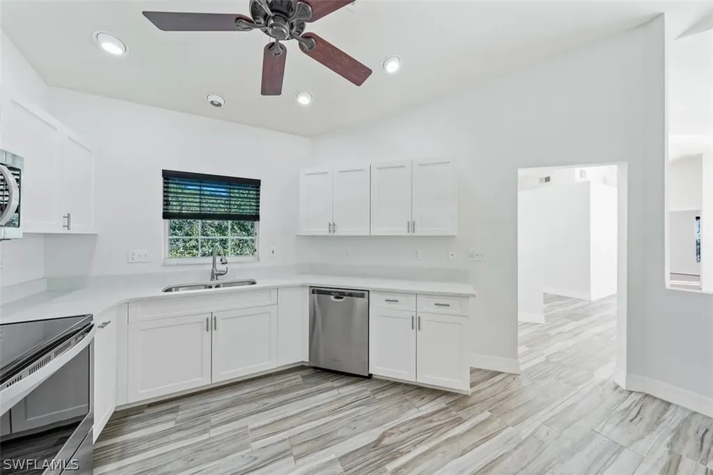 118 Fountain Circle Naples FL 34119