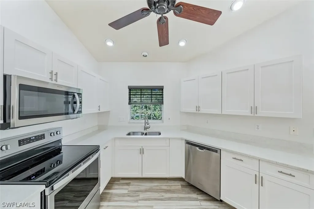 118 Fountain Circle Naples FL 34119