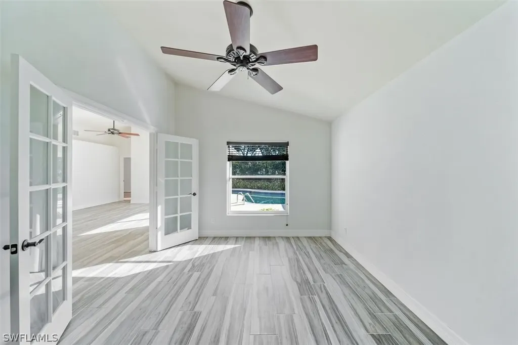118 Fountain Circle Naples FL 34119