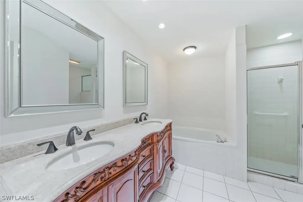 118 Fountain Circle Naples FL 34119