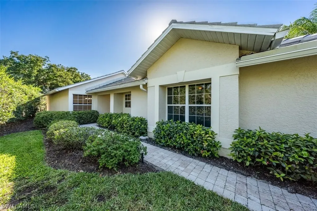 118 Fountain Circle Naples FL 34119