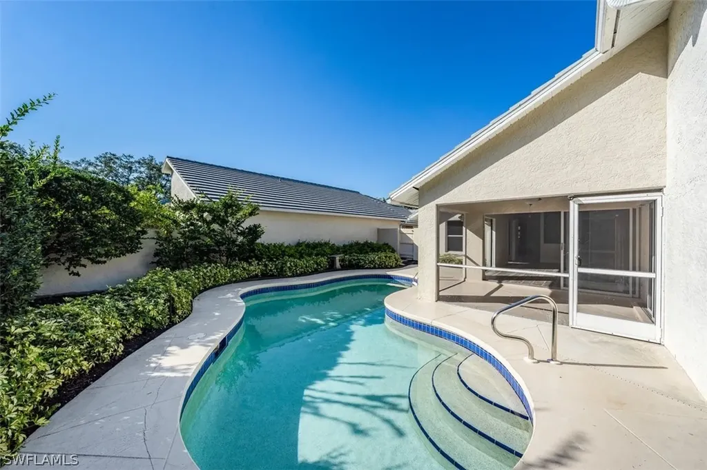 118 Fountain Circle Naples FL 34119