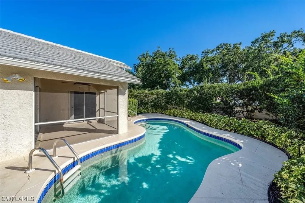 118 Fountain Circle Naples FL 34119