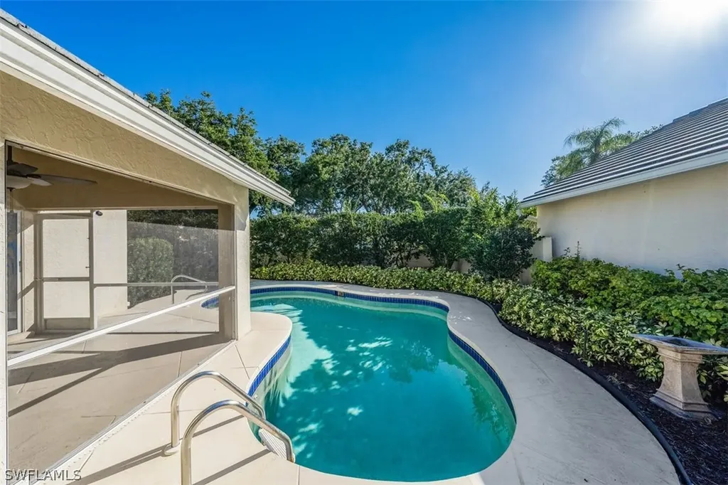 118 Fountain Circle Naples FL 34119