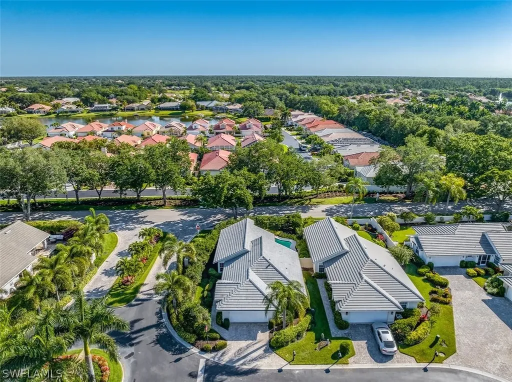 118 Fountain Circle Naples FL 34119