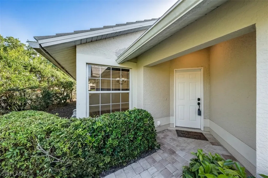 118 Fountain Circle Naples FL 34119