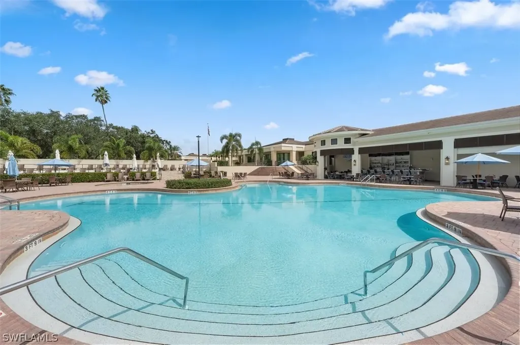 118 Fountain Circle Naples FL 34119