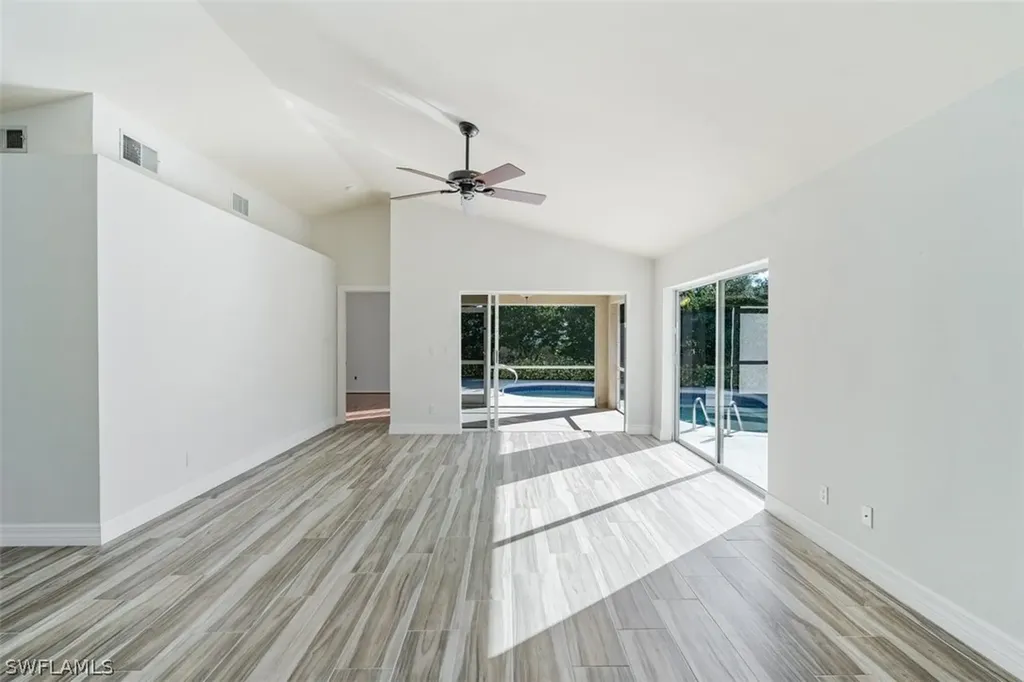 118 Fountain Circle Naples FL 34119