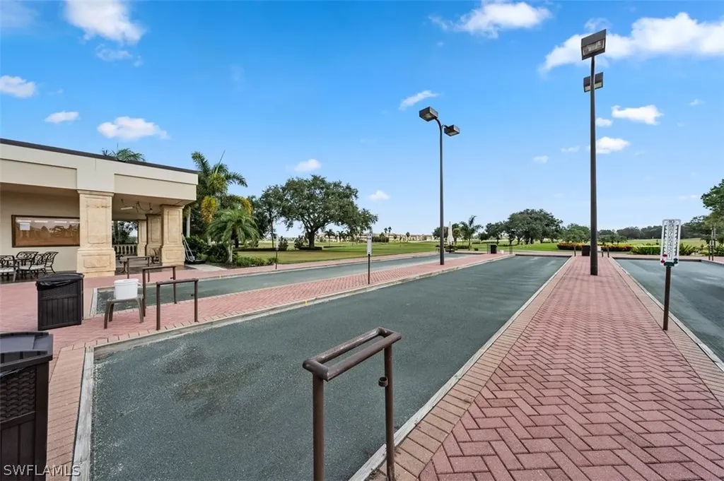 118 Fountain Circle Naples FL 34119