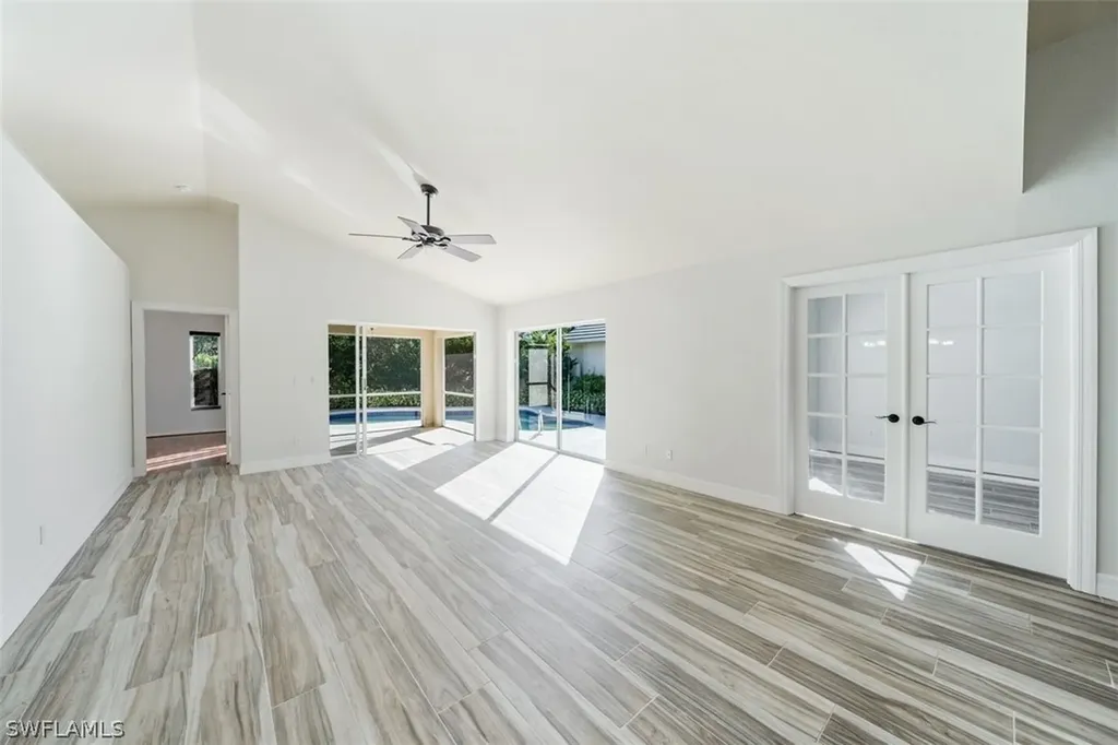 118 Fountain Circle Naples FL 34119
