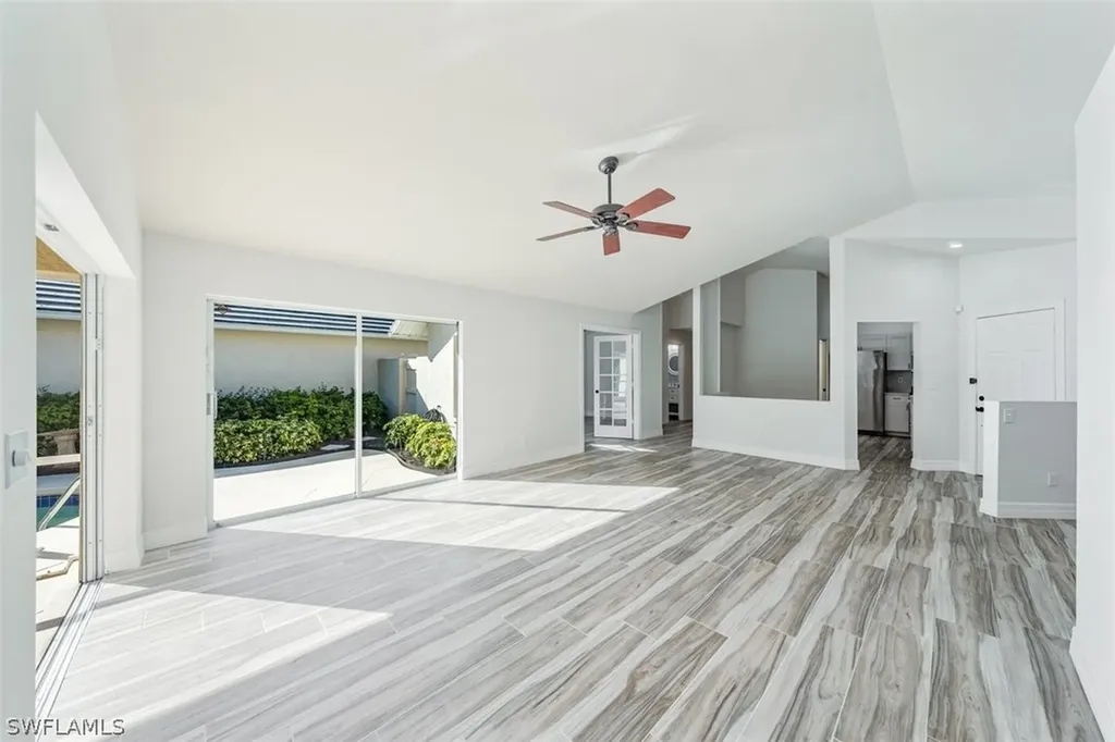 118 Fountain Circle Naples FL 34119