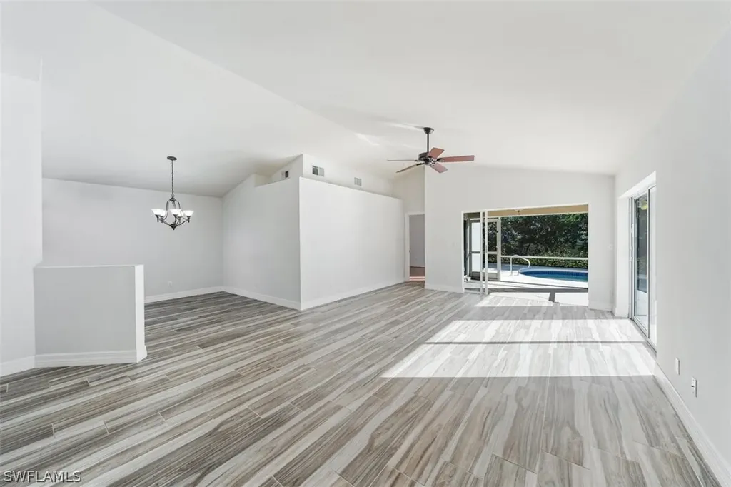 118 Fountain Circle Naples FL 34119
